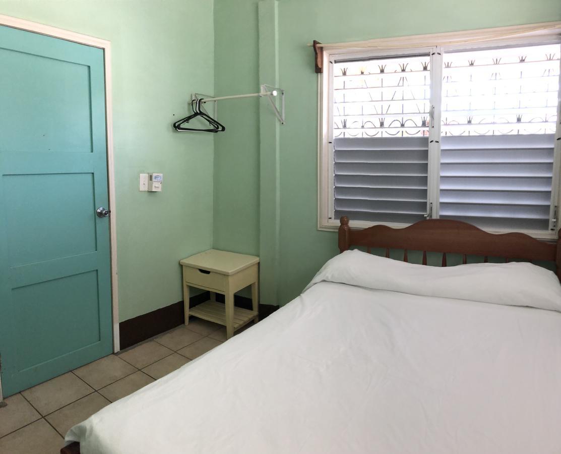 Lydia'S Guesthouse Placencia Экстерьер фото