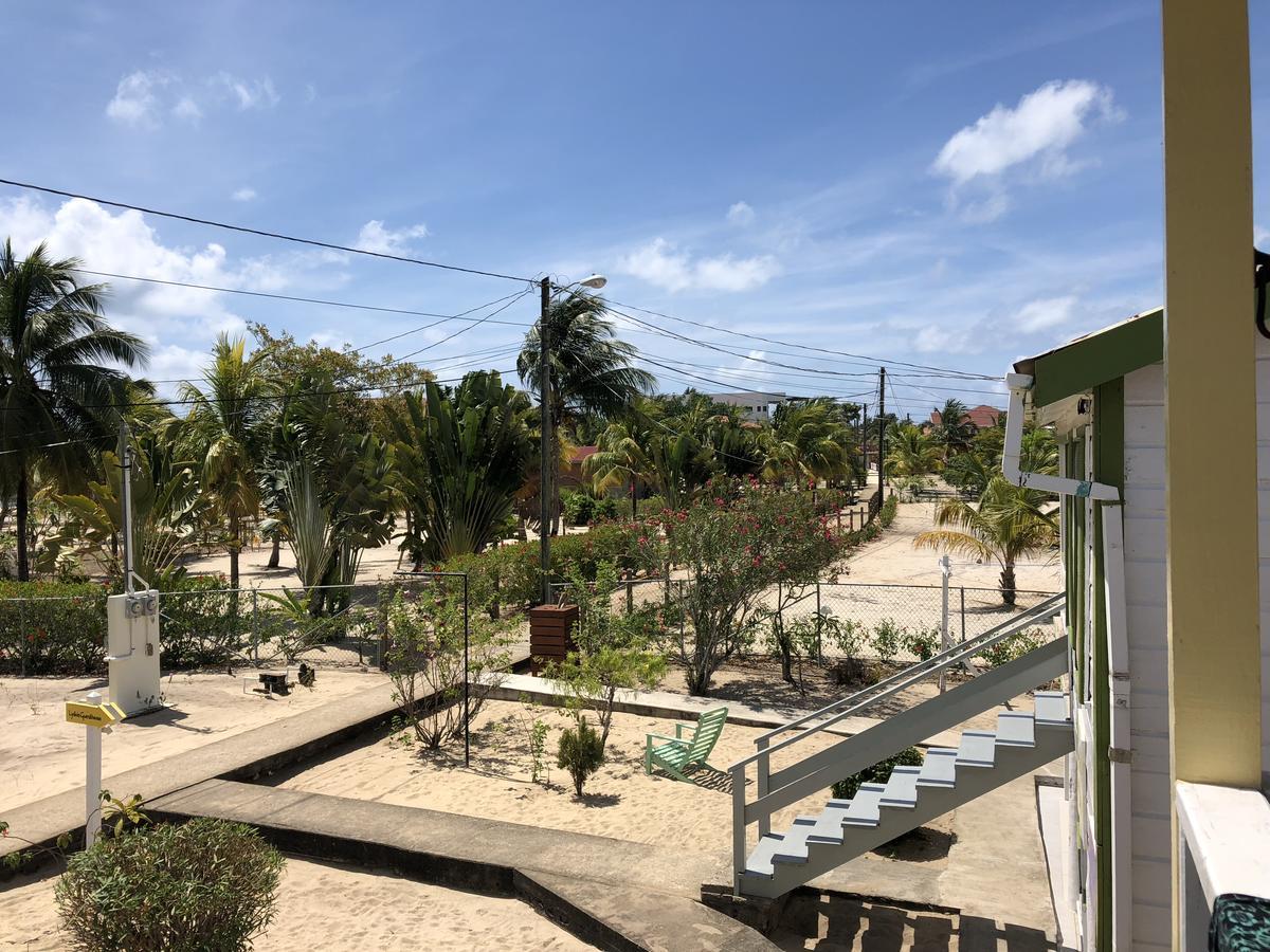 Lydia'S Guesthouse Placencia Экстерьер фото