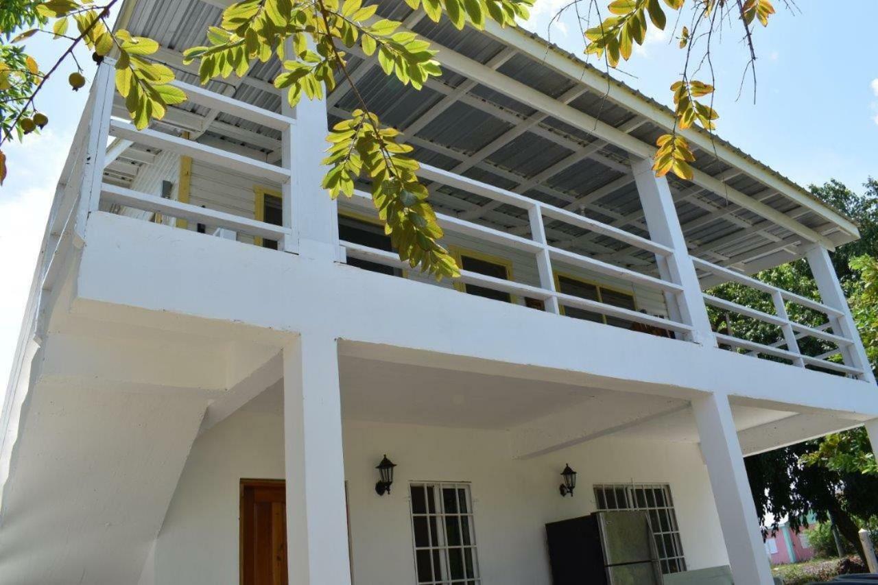 Lydia'S Guesthouse Placencia Экстерьер фото