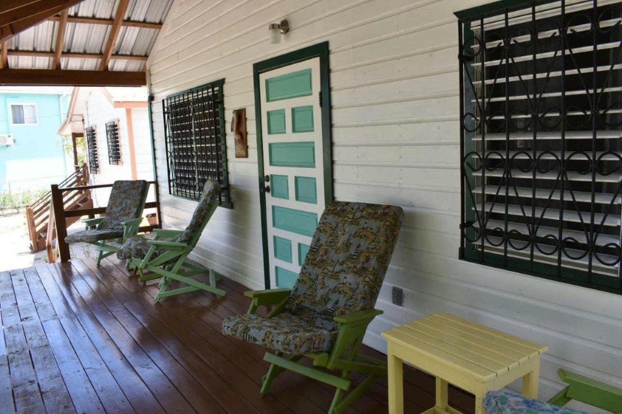 Lydia'S Guesthouse Placencia Экстерьер фото