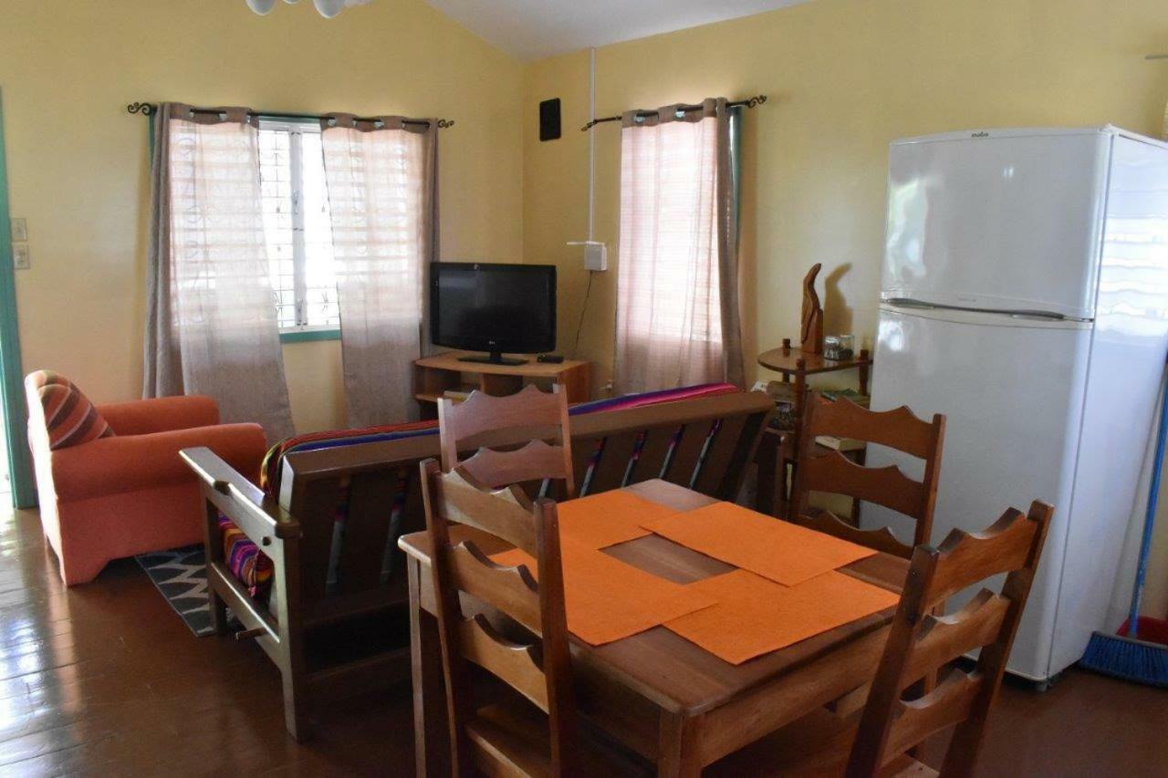 Lydia'S Guesthouse Placencia Экстерьер фото